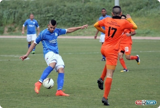 הניסיון הראשון של מלאכי. נחליאלי מטווח (רועי אסרף)